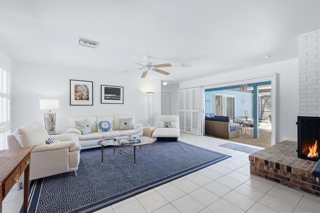 For Rent: $4,800 (2 beds, 2 baths, 1755 Square Feet)