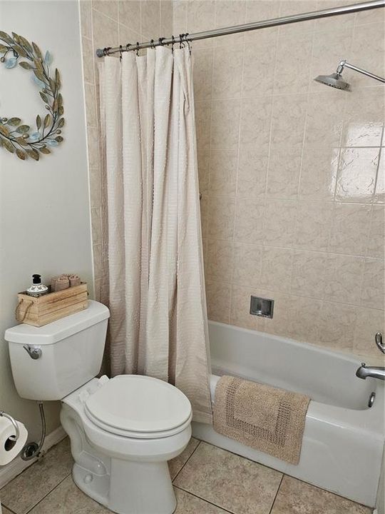 For Rent: $1,600 (1 beds, 1 baths, 696 Square Feet)