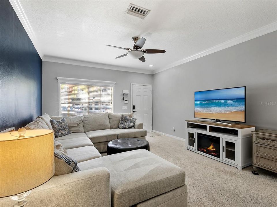 Active With Contract: $232,000 (2 beds, 2 baths, 1429 Square Feet)