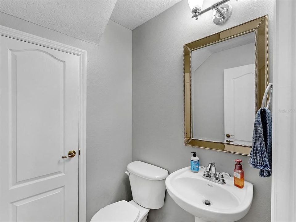 Active With Contract: $232,000 (2 beds, 2 baths, 1429 Square Feet)