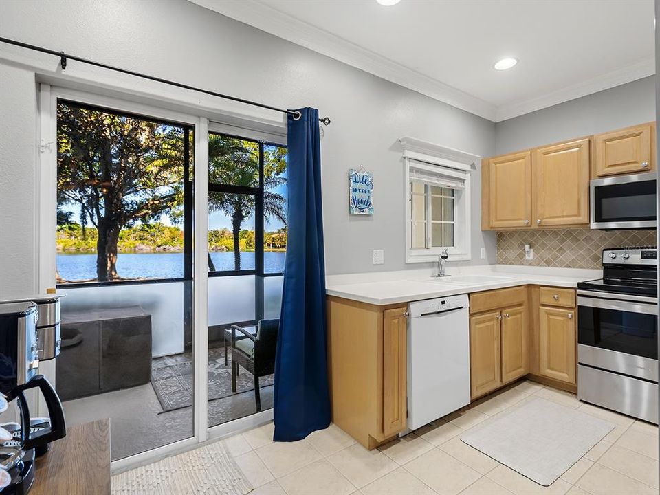 Active With Contract: $232,000 (2 beds, 2 baths, 1429 Square Feet)