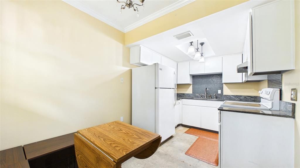 Activo con contrato: $115,000 (1 camas, 1 baños, 640 Pies cuadrados)