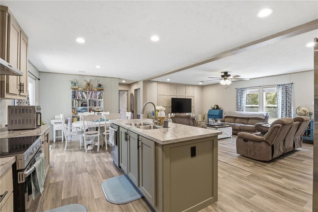 For Sale: $399,000 (3 beds, 2 baths, 1475 Square Feet)