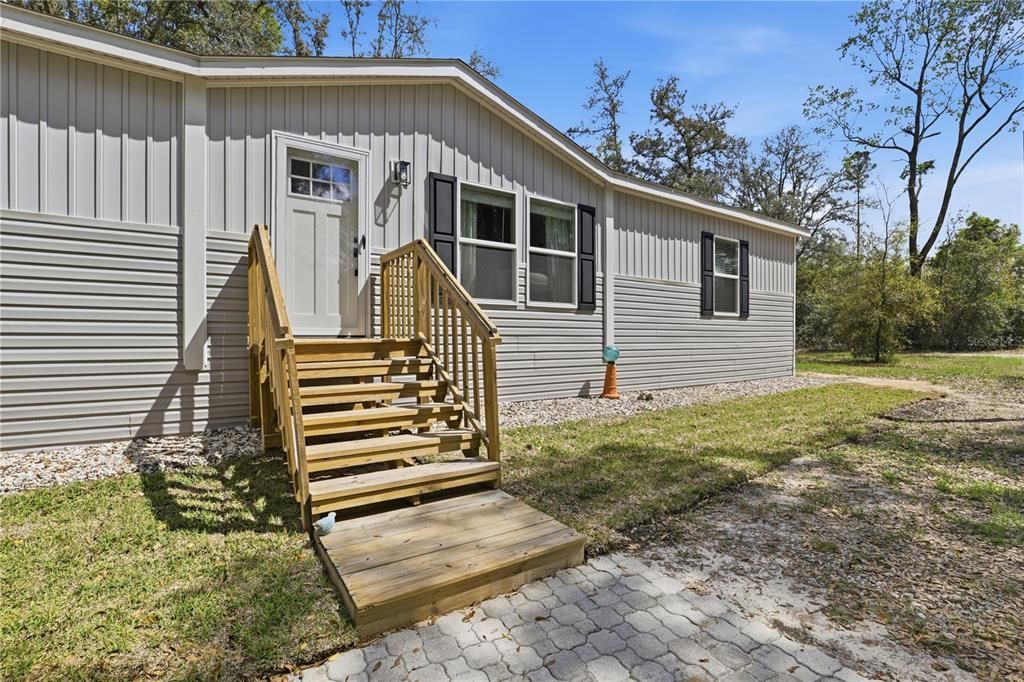 For Sale: $399,000 (3 beds, 2 baths, 1475 Square Feet)