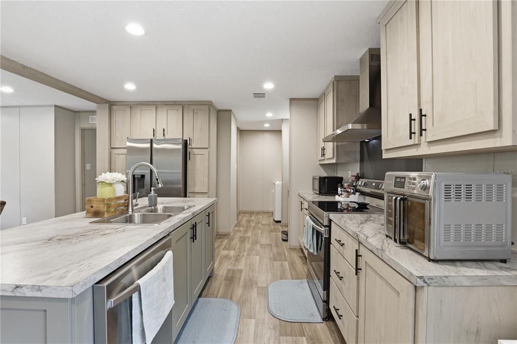 For Sale: $399,000 (3 beds, 2 baths, 1475 Square Feet)