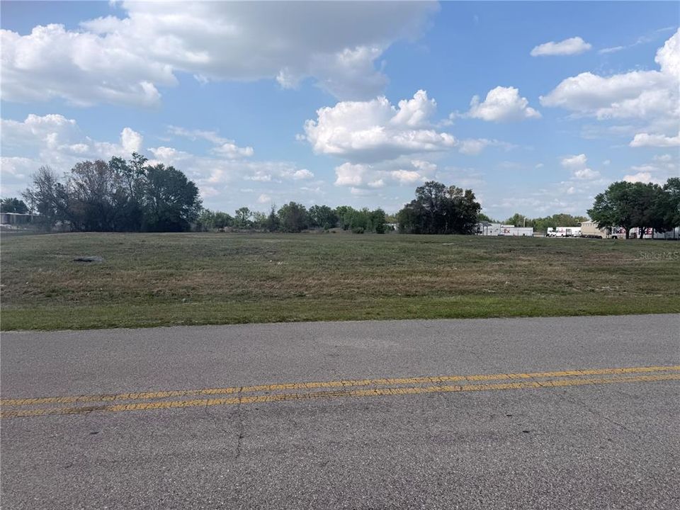 En Venta: $850,000 (2.15 acres)