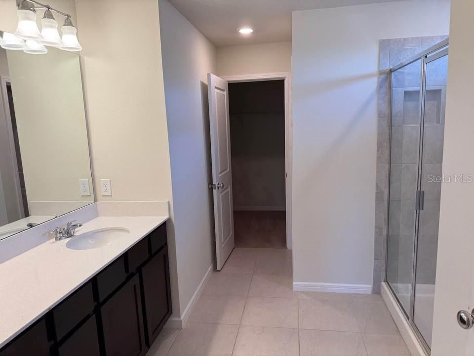 Activo con contrato: $2,750 (5 camas, 3 baños, 2504 Pies cuadrados)