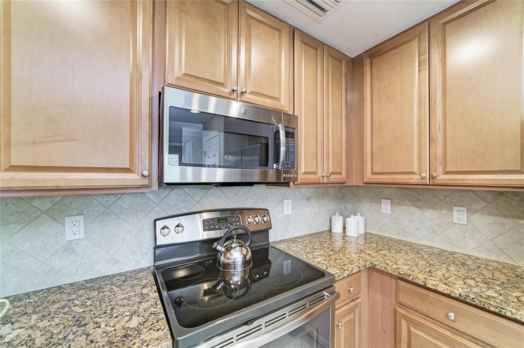 Active With Contract: $429,900 (3 beds, 2 baths, 1786 Square Feet)
