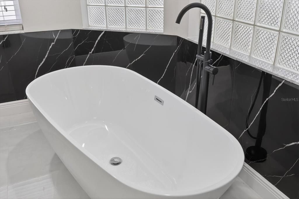 Active With Contract: $439,900 (3 beds, 2 baths, 2113 Square Feet)