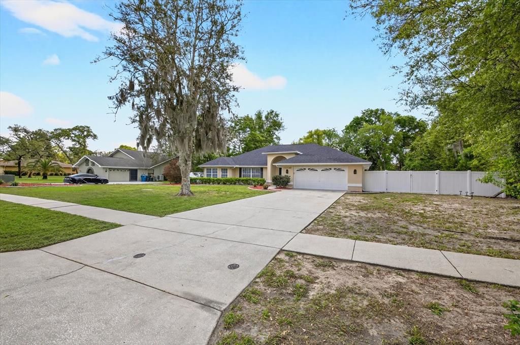 Active With Contract: $439,900 (3 beds, 2 baths, 2113 Square Feet)