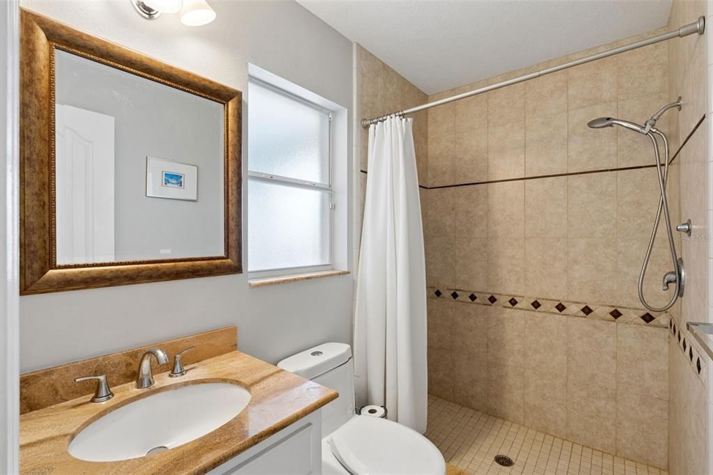 Activo con contrato: $1,150,000 (5 camas, 4 baños, 2914 Pies cuadrados)