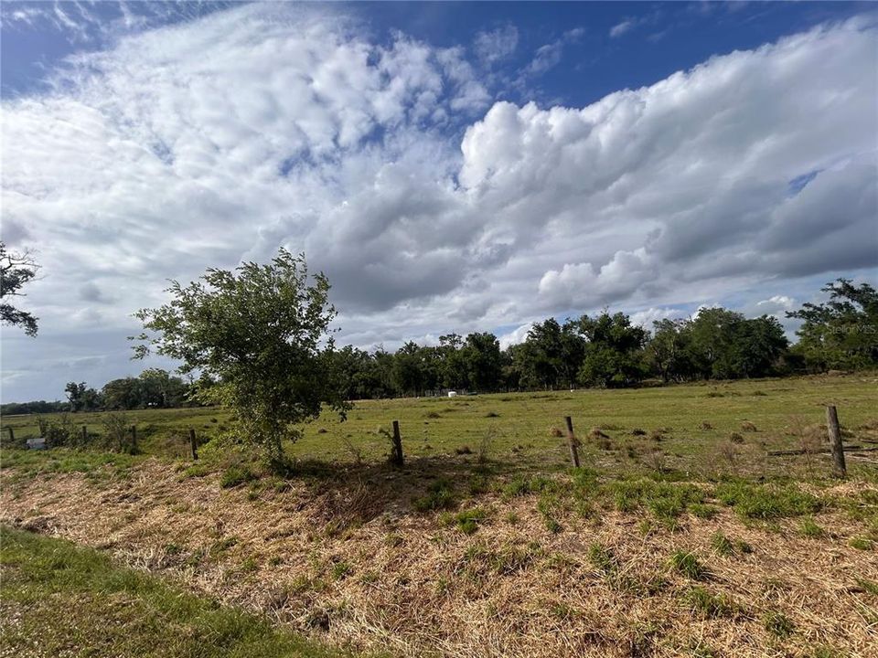 待售: $450,000 (8.96 acres)