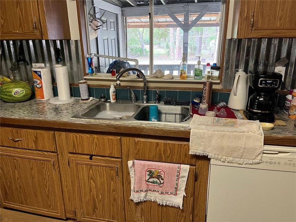 En Venta: $749,000 (4 camas, 2 baños, 1640 Pies cuadrados)