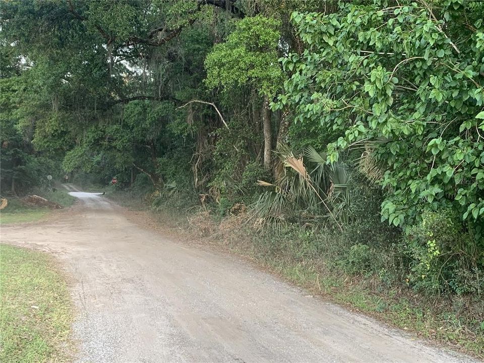 На продажу: $449,000 (3.09 acres)