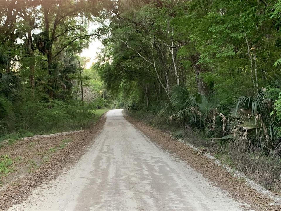 На продажу: $449,000 (3.09 acres)