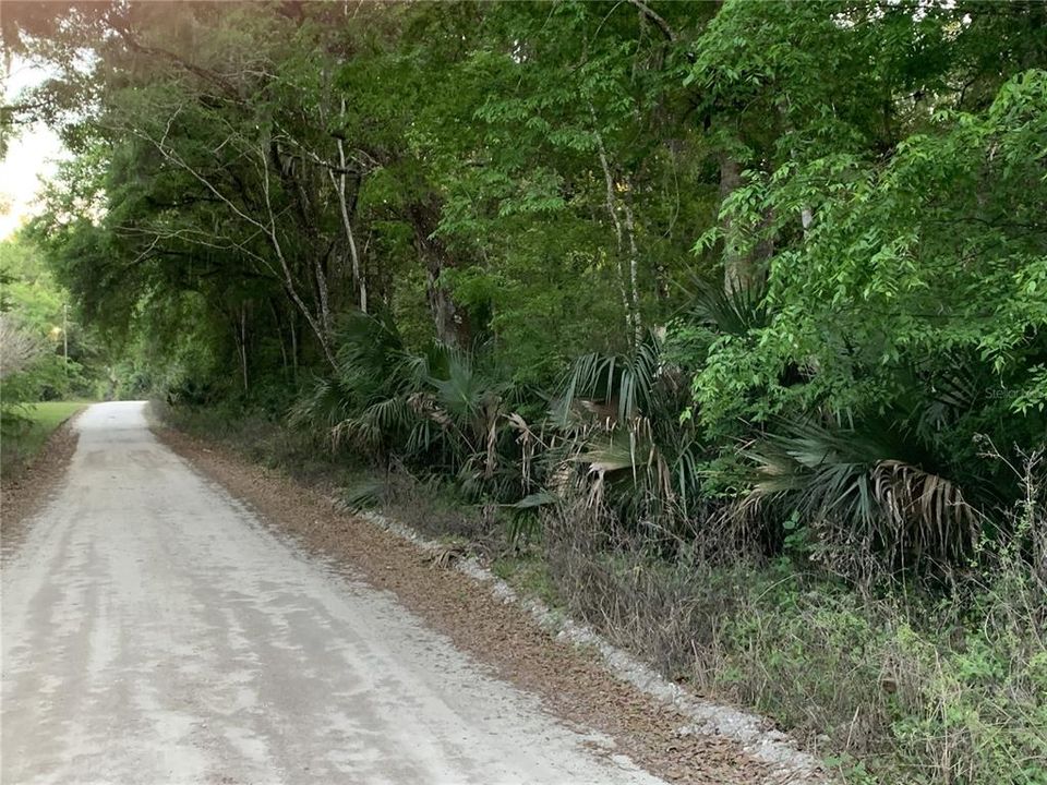 На продажу: $449,000 (3.09 acres)