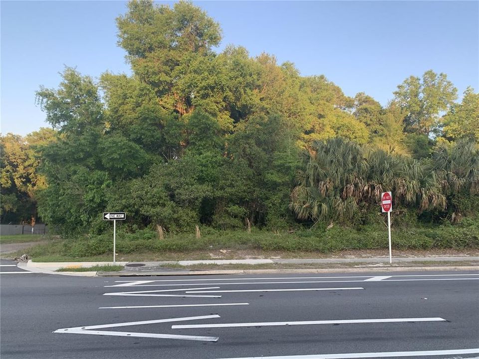 На продажу: $449,000 (3.09 acres)