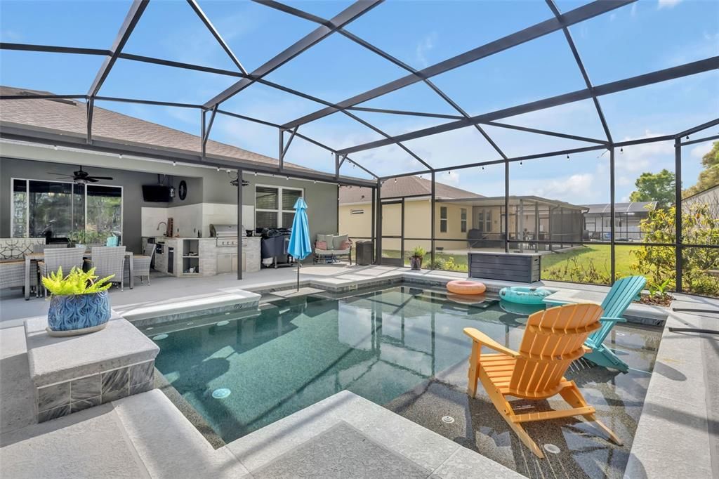合同活跃: $599,900 (4 贝兹, 3 浴室, 2675 平方英尺)