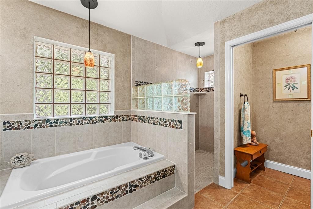 Active With Contract: $400,000 (3 beds, 2 baths, 1997 Square Feet)