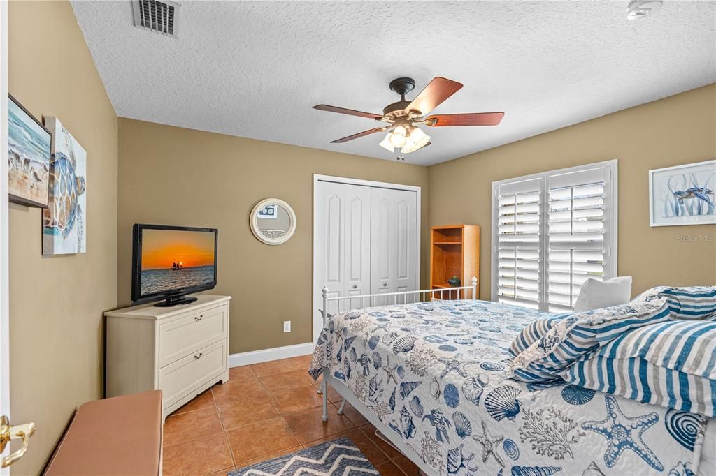 Active With Contract: $400,000 (3 beds, 2 baths, 1997 Square Feet)