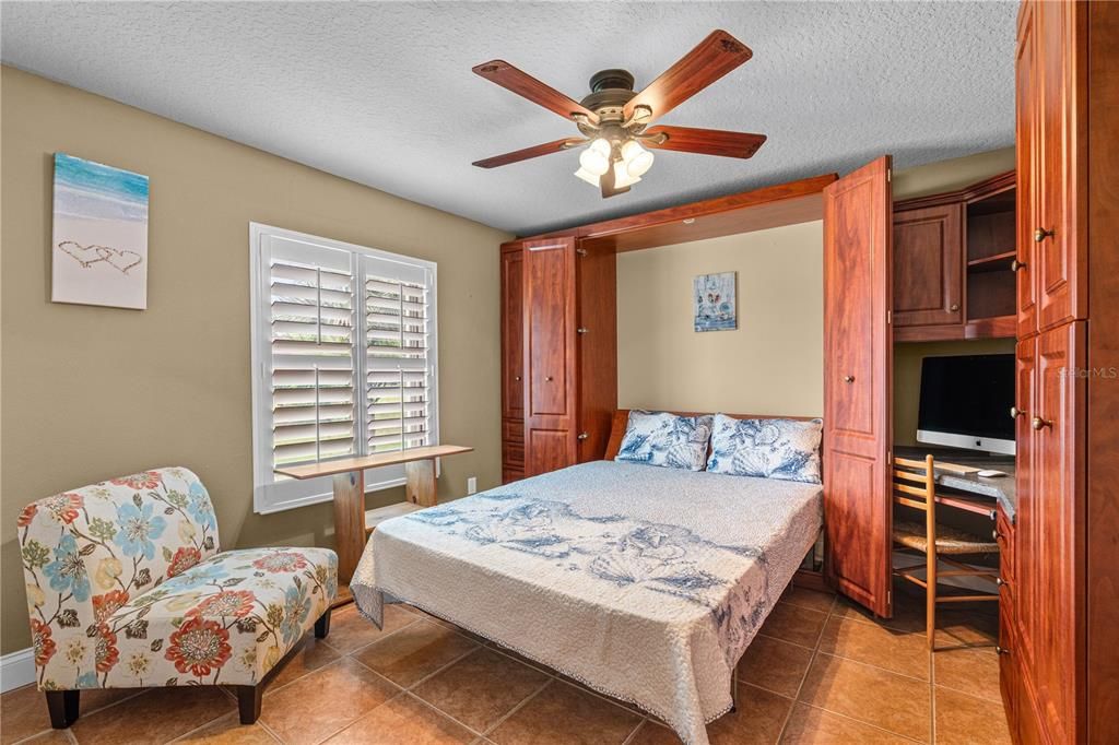Active With Contract: $400,000 (3 beds, 2 baths, 1997 Square Feet)