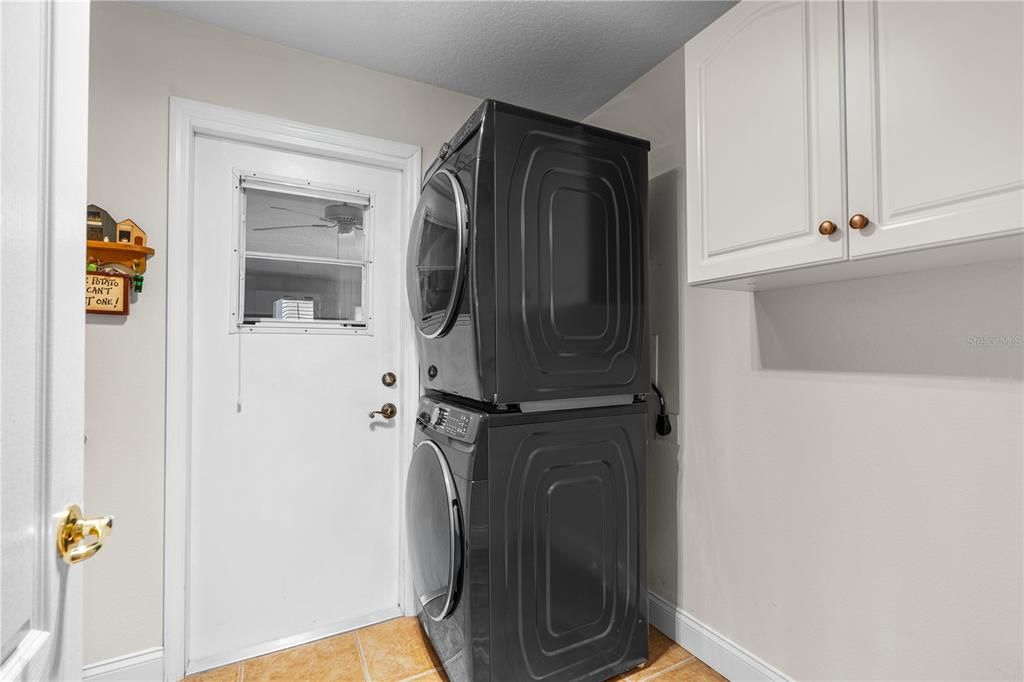 Active With Contract: $400,000 (3 beds, 2 baths, 1997 Square Feet)