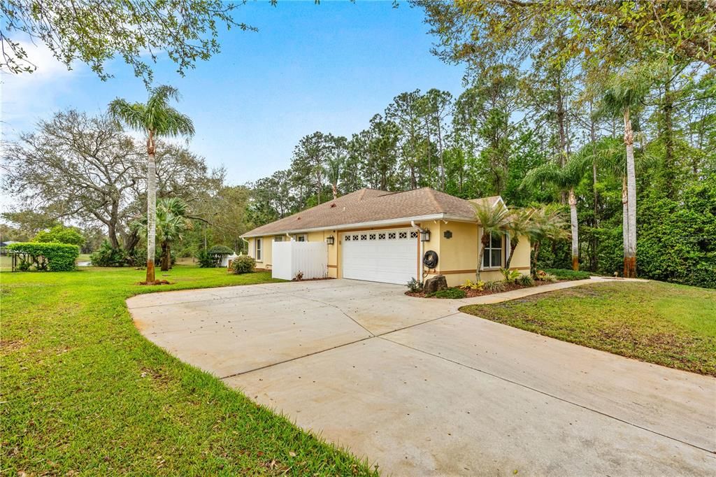 Active With Contract: $400,000 (3 beds, 2 baths, 1997 Square Feet)