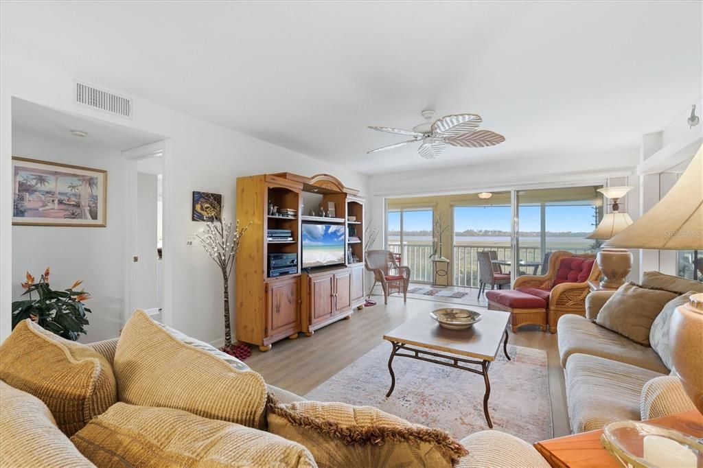 En Venta: $495,000 (2 camas, 2 baños, 1486 Pies cuadrados)