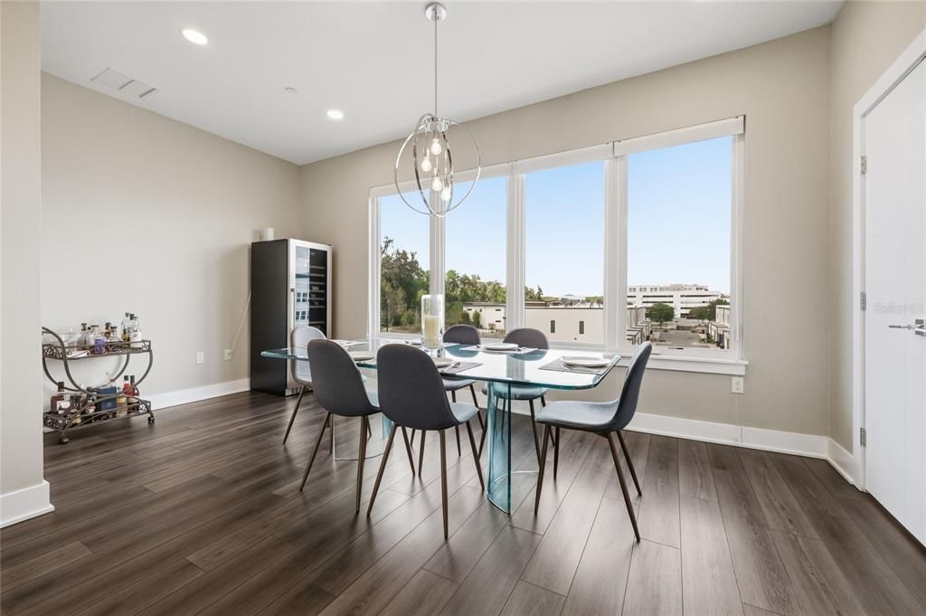 待售: $653,395 (3 贝兹, 3 浴室, 2530 平方英尺)