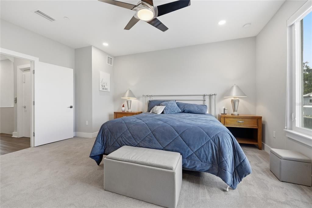 待售: $653,395 (3 贝兹, 3 浴室, 2530 平方英尺)