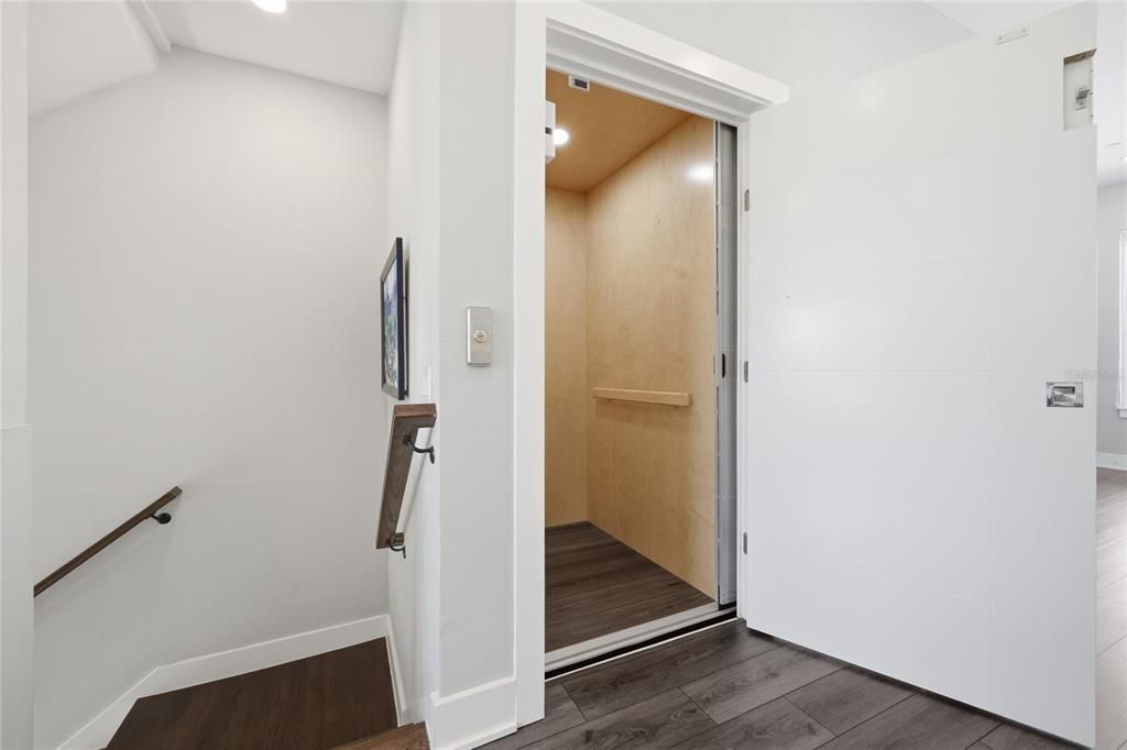 待售: $653,395 (3 贝兹, 3 浴室, 2530 平方英尺)