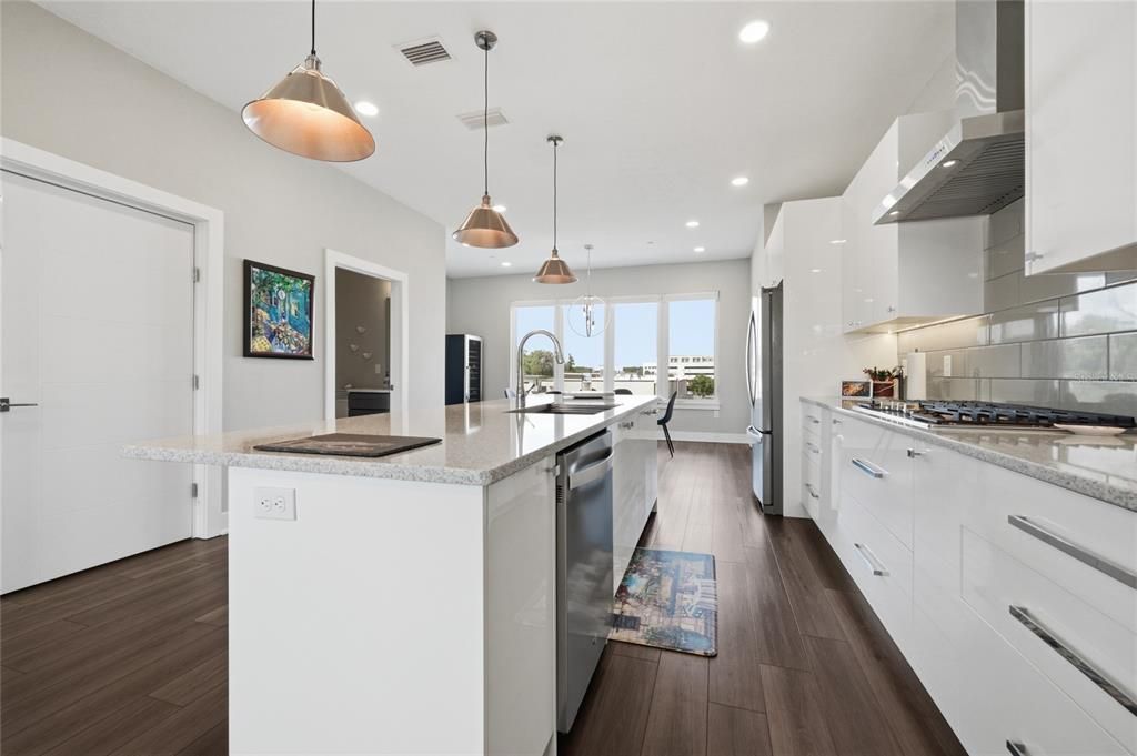 待售: $653,395 (3 贝兹, 3 浴室, 2530 平方英尺)