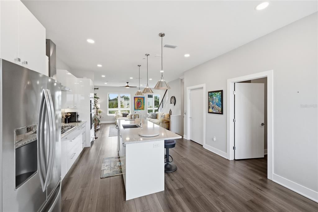 待售: $653,395 (3 贝兹, 3 浴室, 2530 平方英尺)