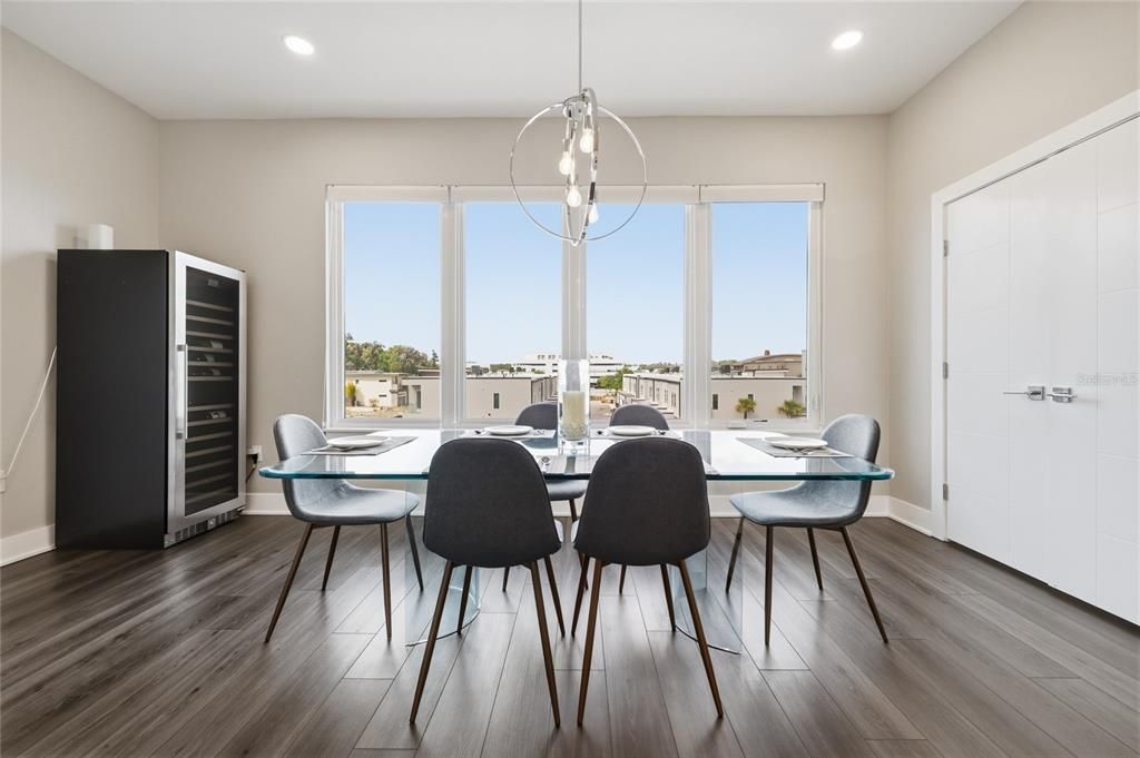 待售: $653,395 (3 贝兹, 3 浴室, 2530 平方英尺)