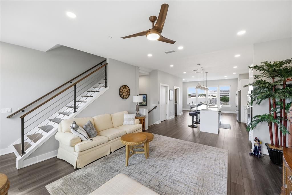 待售: $653,395 (3 贝兹, 3 浴室, 2530 平方英尺)