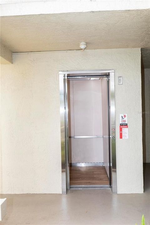 Под контрактом: $156,000 (2 спален, 2 ванн, 1025 Квадратных фут)