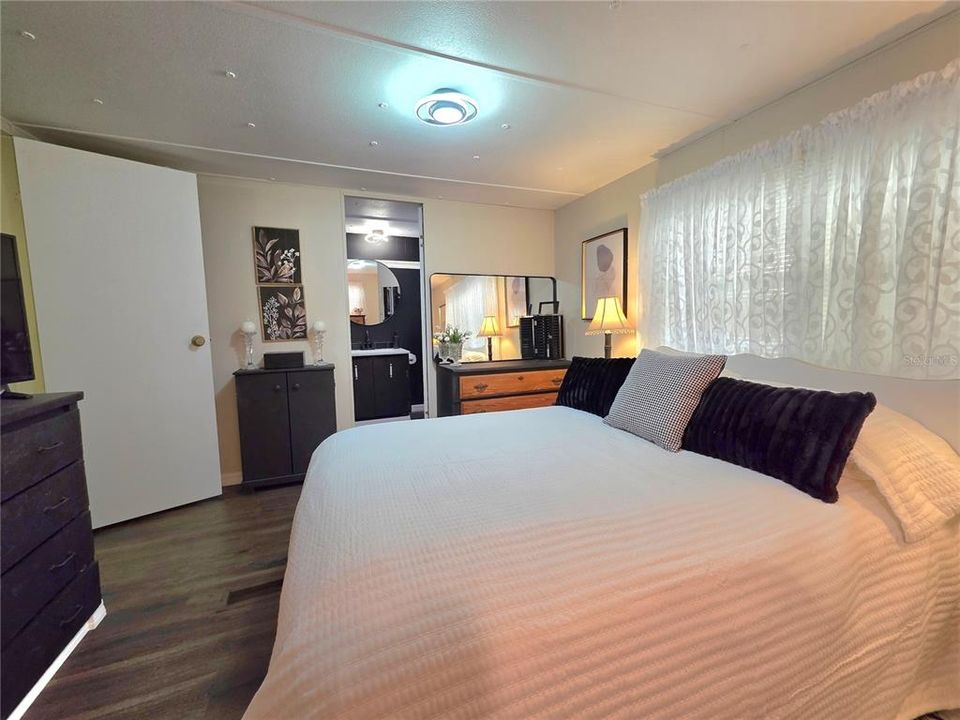 На продажу: $120,000 (2 спален, 2 ванн, 864 Квадратных фут)