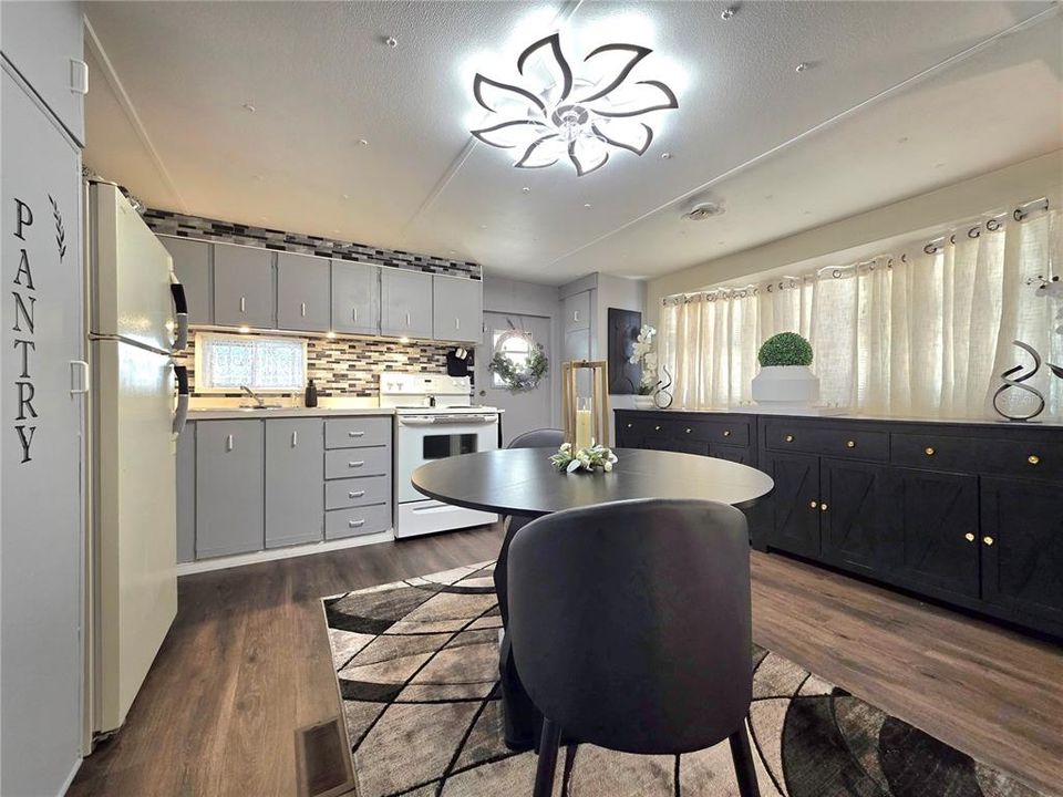 На продажу: $120,000 (2 спален, 2 ванн, 864 Квадратных фут)