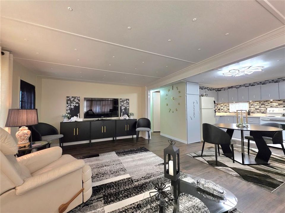 На продажу: $120,000 (2 спален, 2 ванн, 864 Квадратных фут)