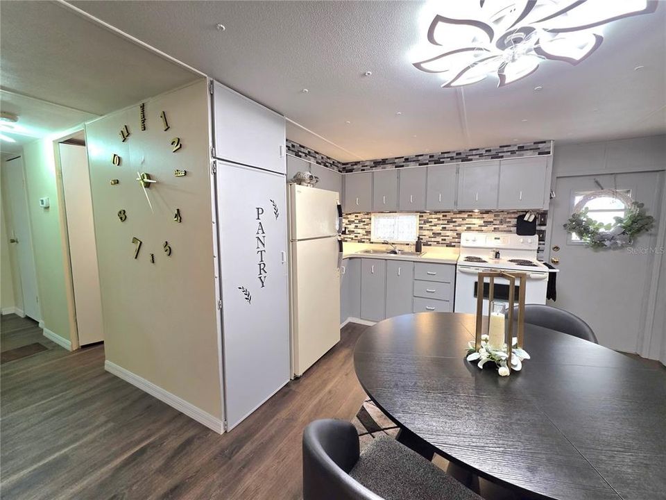 На продажу: $120,000 (2 спален, 2 ванн, 864 Квадратных фут)