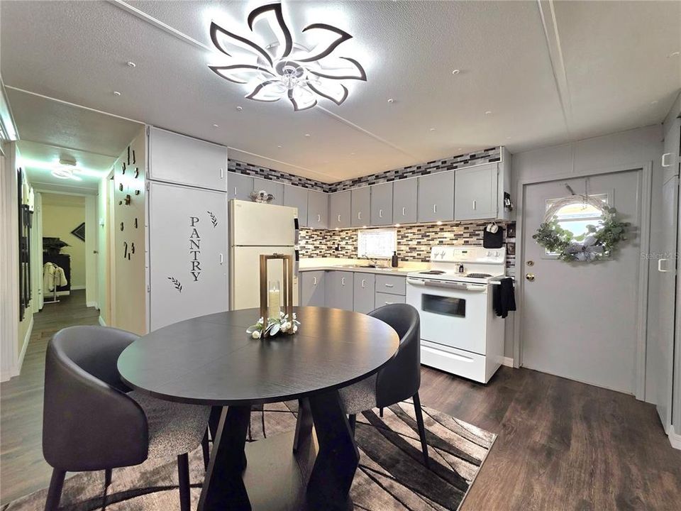 На продажу: $120,000 (2 спален, 2 ванн, 864 Квадратных фут)