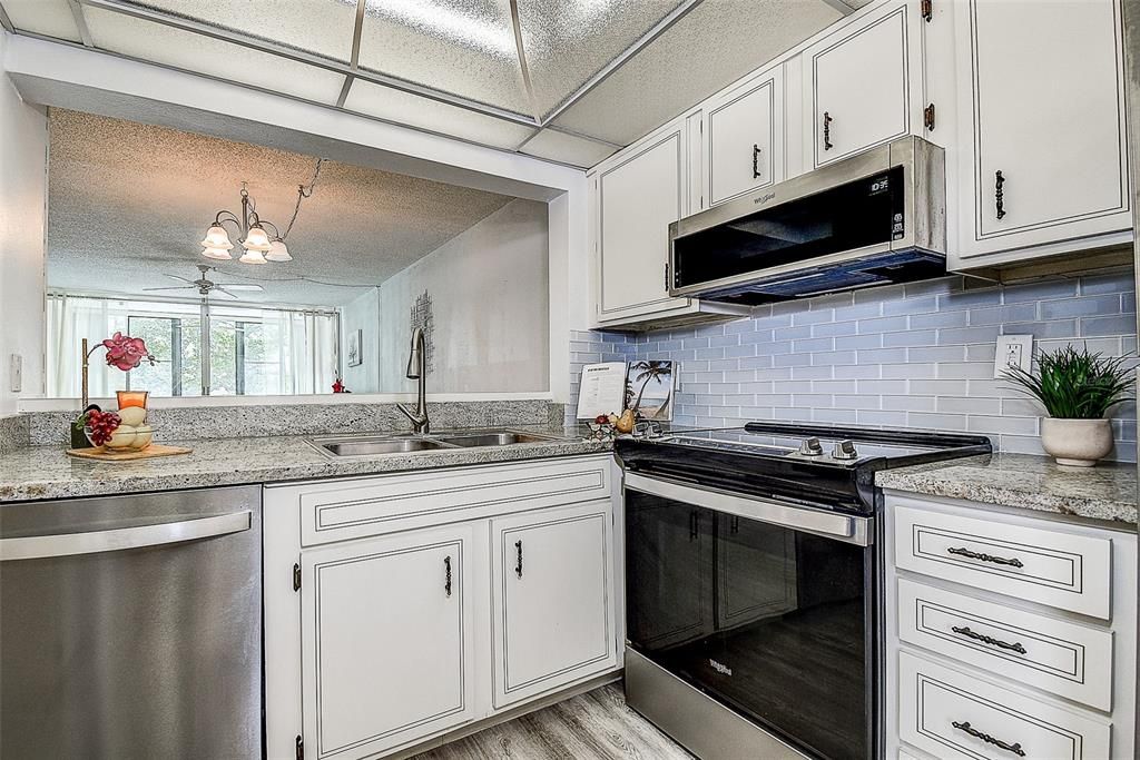 Activo con contrato: $145,000 (2 camas, 2 baños, 1045 Pies cuadrados)