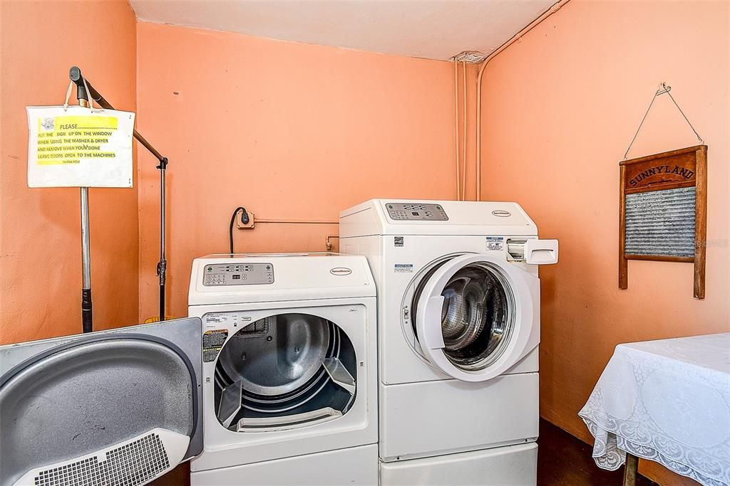 Activo con contrato: $145,000 (2 camas, 2 baños, 1045 Pies cuadrados)