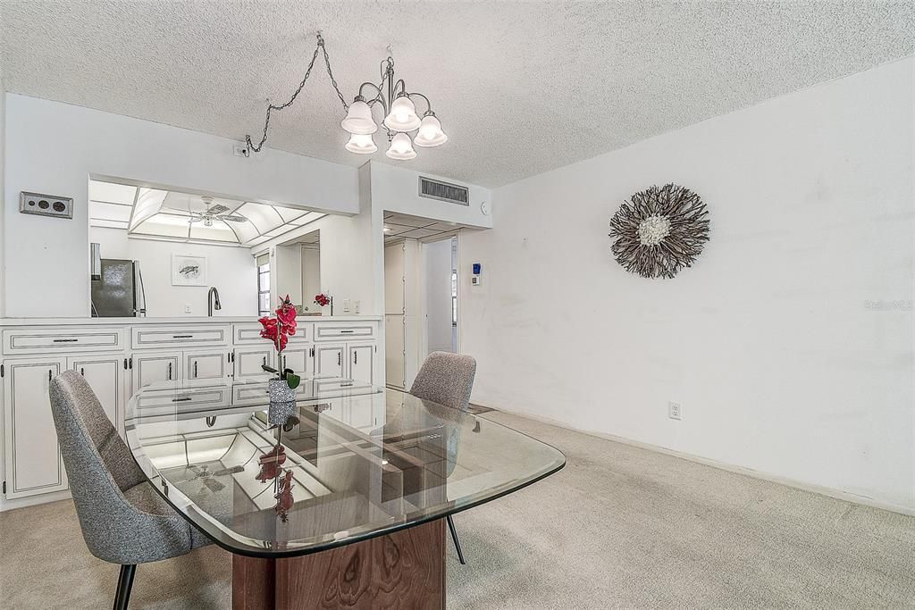 Activo con contrato: $145,000 (2 camas, 2 baños, 1045 Pies cuadrados)