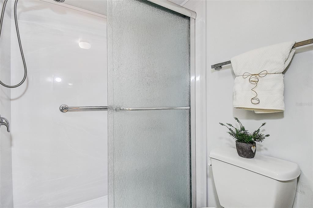 Activo con contrato: $145,000 (2 camas, 2 baños, 1045 Pies cuadrados)