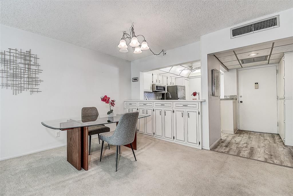 Activo con contrato: $145,000 (2 camas, 2 baños, 1045 Pies cuadrados)