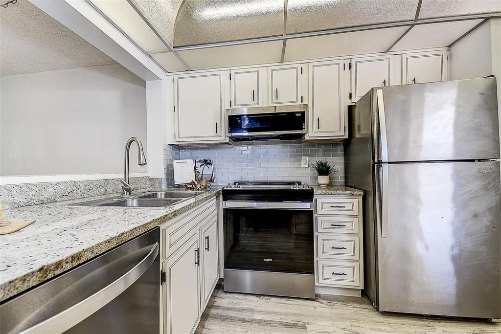 Activo con contrato: $145,000 (2 camas, 2 baños, 1045 Pies cuadrados)