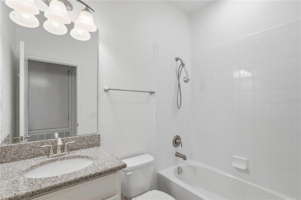 На продажу: $329,990 (4 спален, 4 ванн, 2596 Квадратных фут)