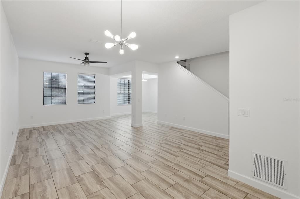 На продажу: $329,990 (4 спален, 4 ванн, 2596 Квадратных фут)