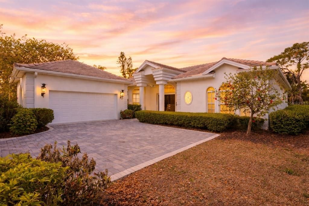 For Sale: $1,150,000 (3 beds, 3 baths, 2524 Square Feet)